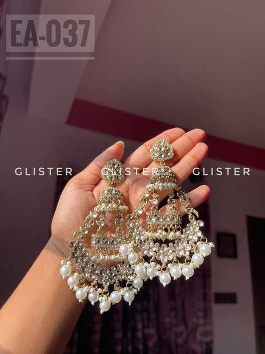 Traditional gold-toned earrings – Earrings EA-037